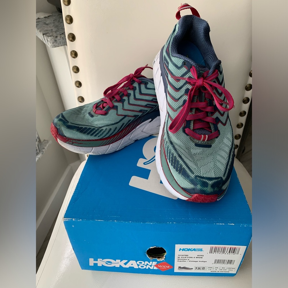 Hoka  One One  Clifton 4